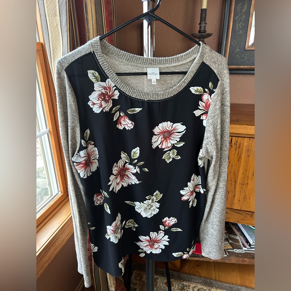 Kaileigh Soll mixed fabric sweater size medium floral